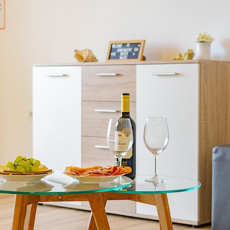Apartment On Beach Mijas Sitio de Calahonda 外观 照片