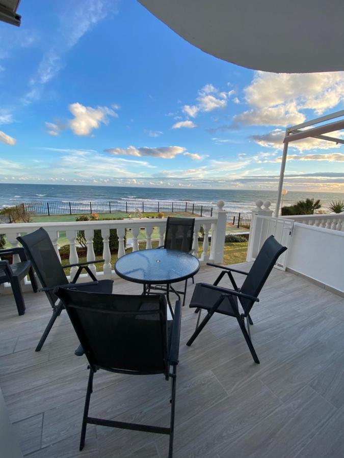 Apartment On Beach Mijas Sitio de Calahonda 外观 照片