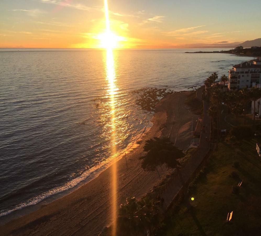 Apartment On Beach Mijas Sitio de Calahonda 外观 照片