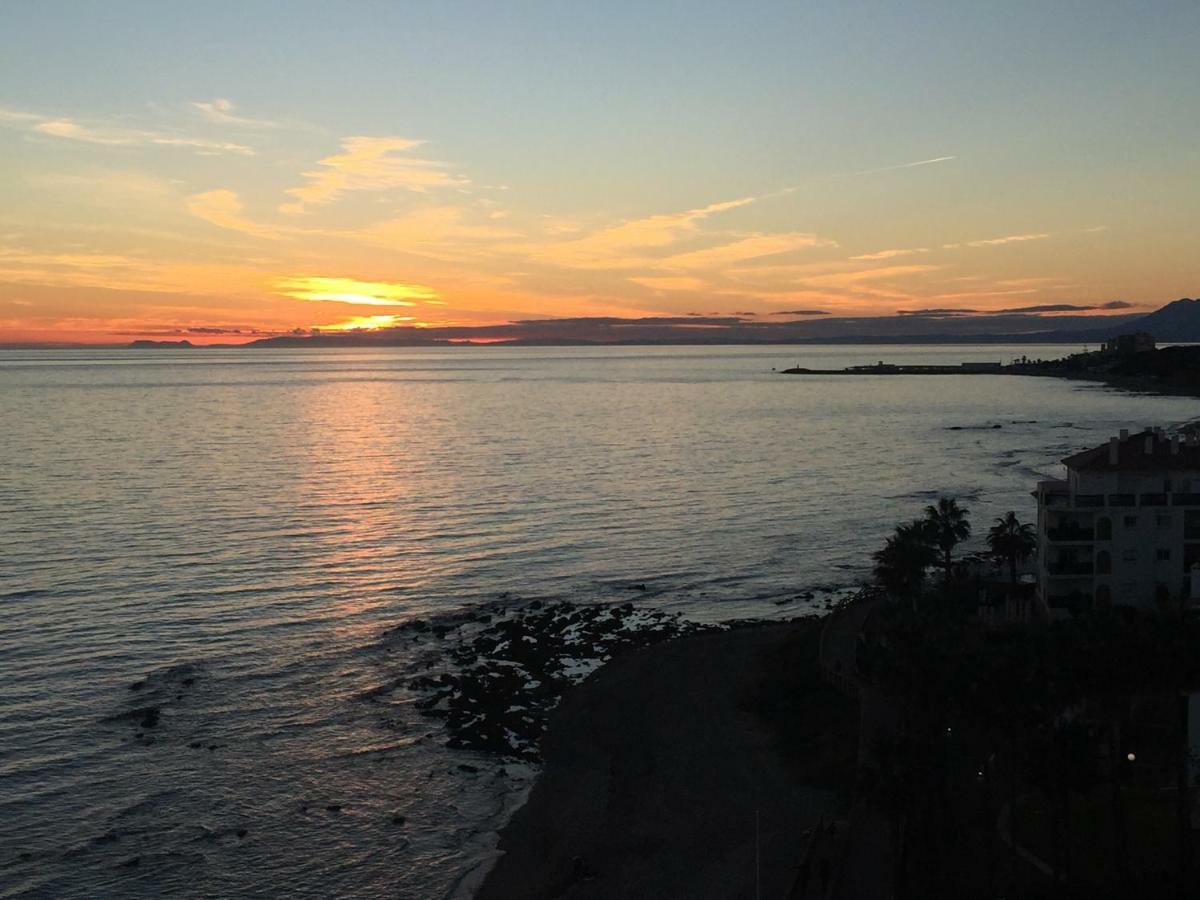 Apartment On Beach Mijas Sitio de Calahonda 外观 照片